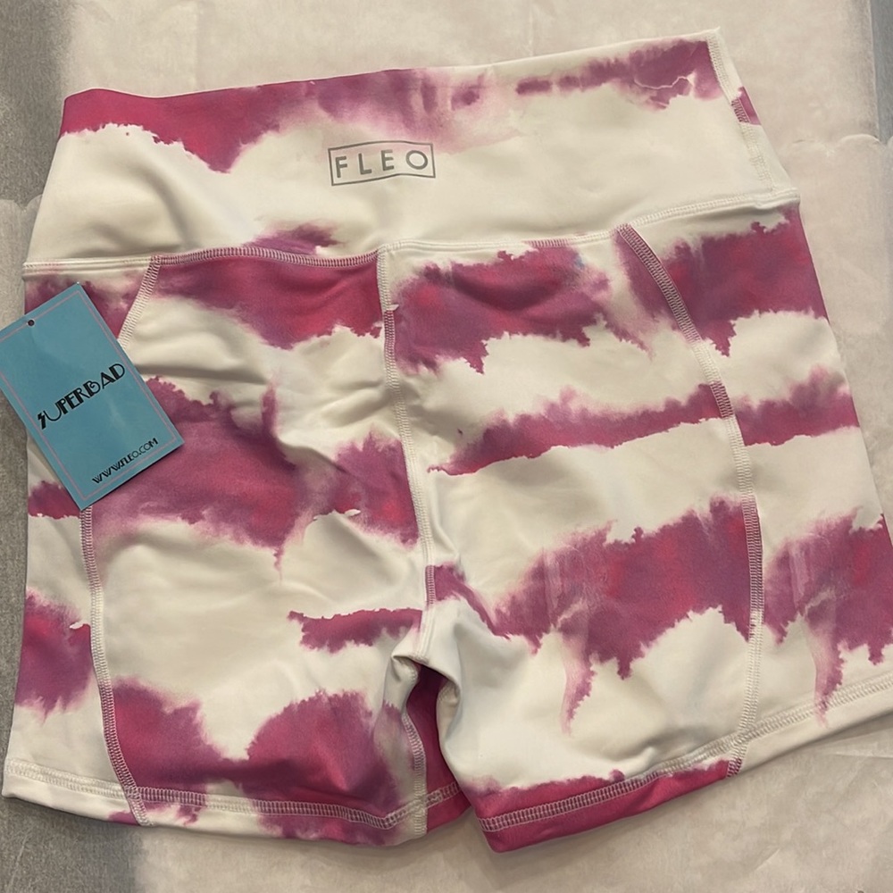 🏋🏽‍♀️NWT FLEO Pink and Purple Ink Stripe on White XL Workout Shorts THC🏋🏽‍♂️